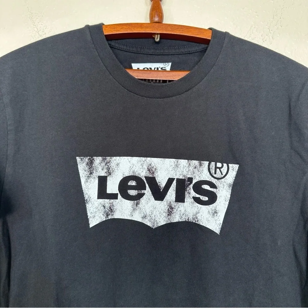 Levi’s Men’s Classic Wing Logo T-Shirt in Black/White Size L
